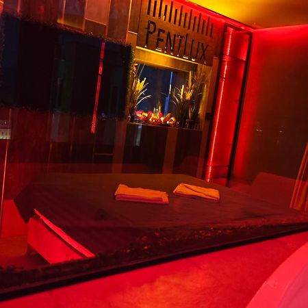 Smart Luxury Penthouse Suites - Private Sauna, Hot-Tub, Home Cinema At The Best Location In Skopje Exterior foto