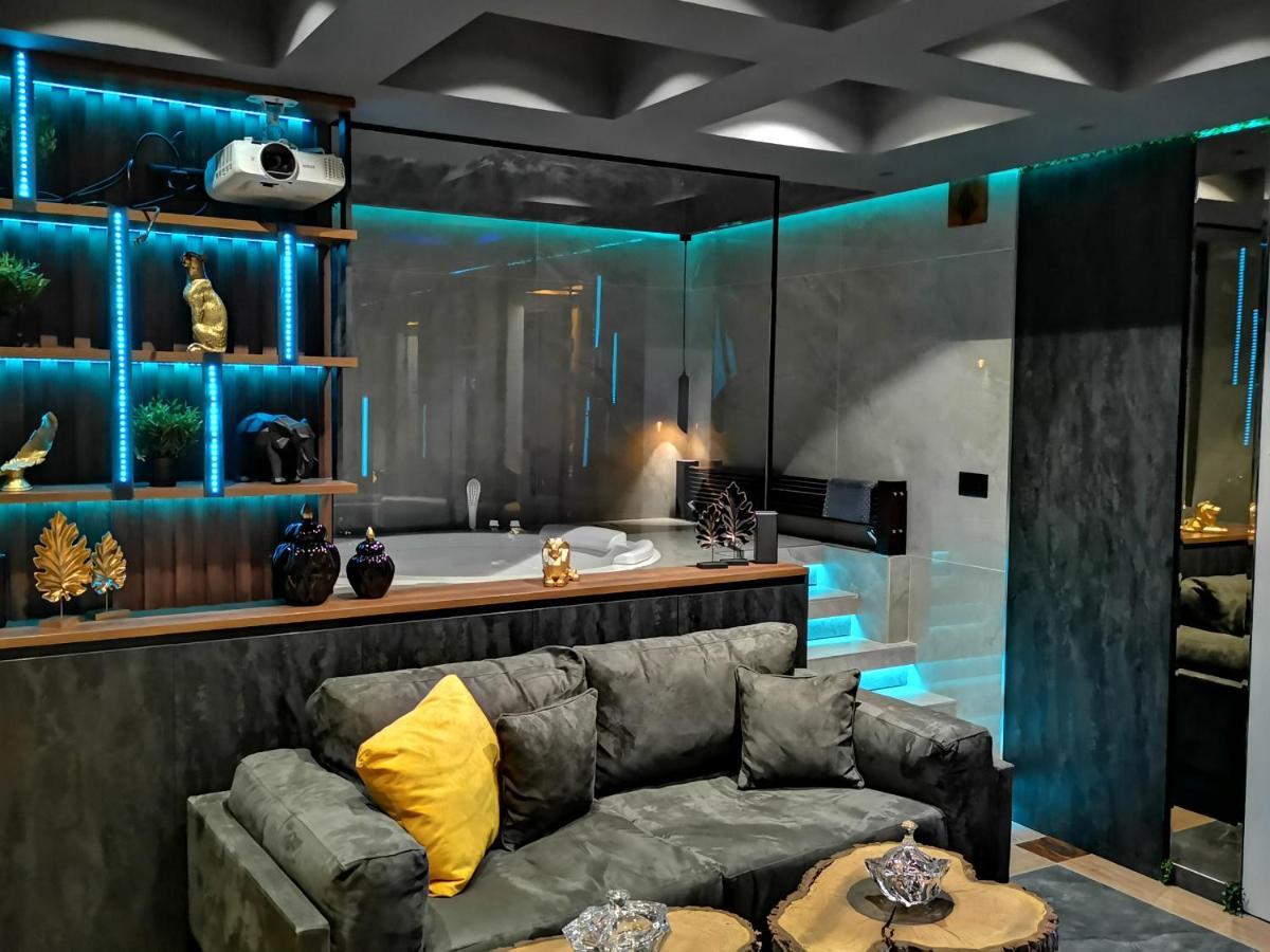 Smart Luxury Penthouse Suites - Private Sauna, Hot-Tub, Home Cinema At The Best Location In Skopje Exterior foto