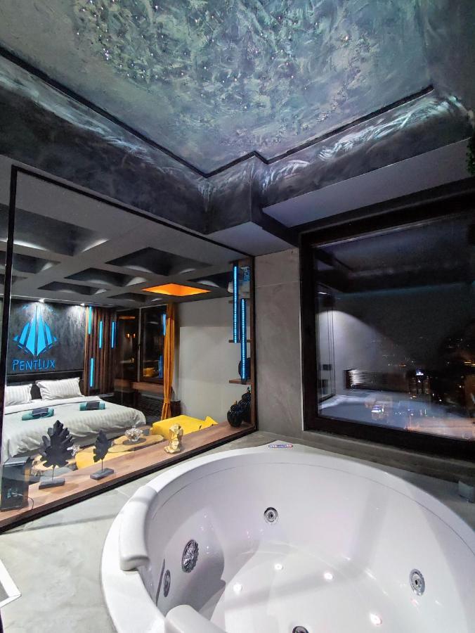 Smart Luxury Penthouse Suites - Private Sauna, Hot-Tub, Home Cinema At The Best Location In Skopje Exterior foto