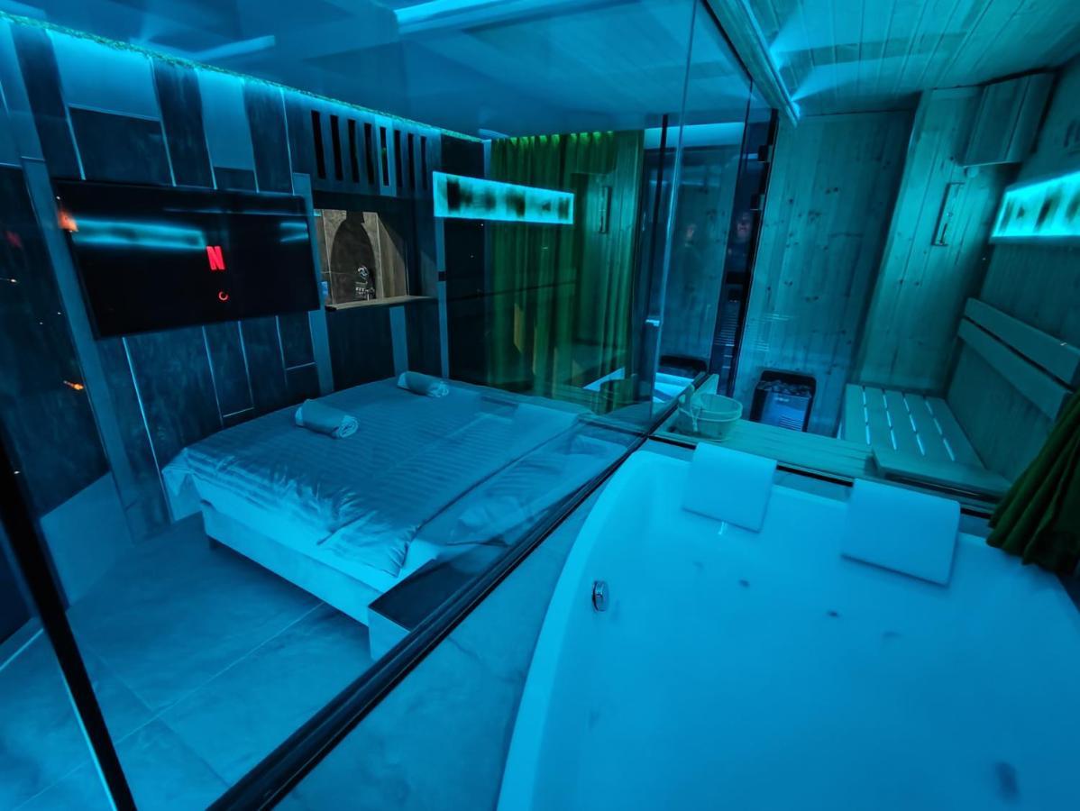 Smart Luxury Penthouse Suites - Private Sauna, Hot-Tub, Home Cinema At The Best Location In Skopje Exterior foto