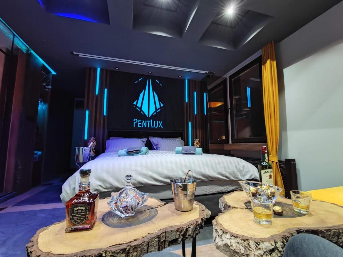 Smart Luxury Penthouse Suites - Private Sauna, Hot-Tub, Home Cinema At The Best Location In Skopje Exterior foto