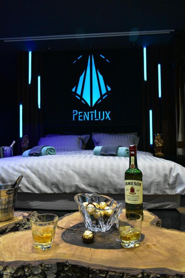 Smart Luxury Penthouse Suites - Private Sauna, Hot-Tub, Home Cinema At The Best Location In Skopje Exterior foto