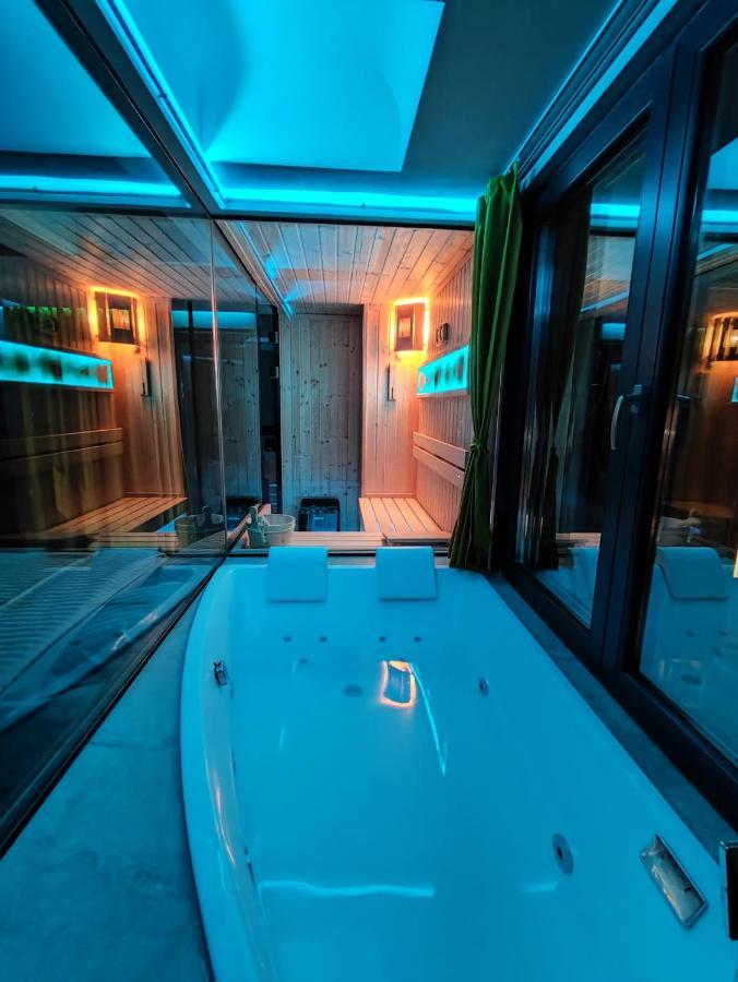 Smart Luxury Penthouse Suites - Private Sauna, Hot-Tub, Home Cinema At The Best Location In Skopje Exterior foto