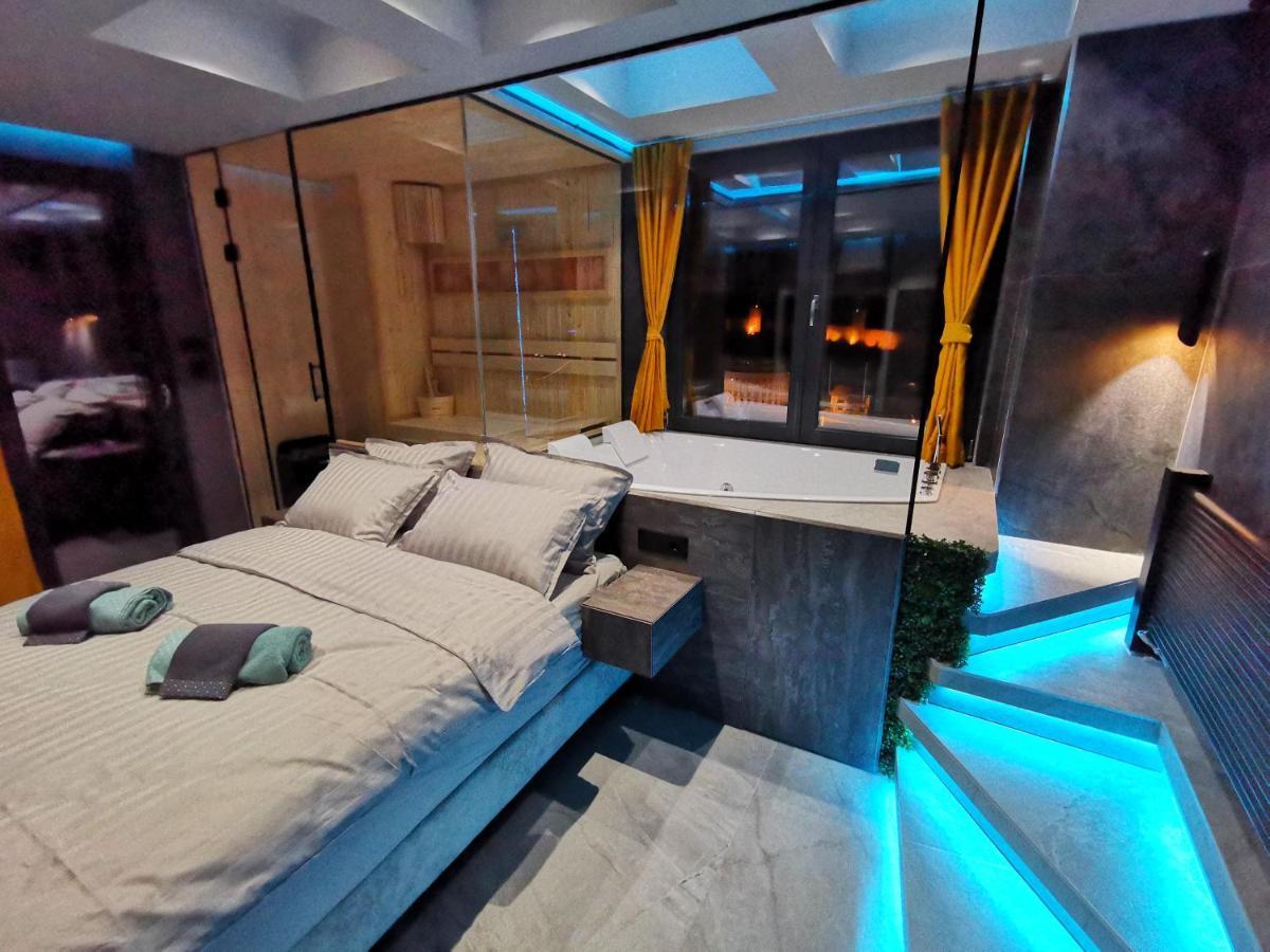 Smart Luxury Penthouse Suites - Private Sauna, Hot-Tub, Home Cinema At The Best Location In Skopje Exterior foto