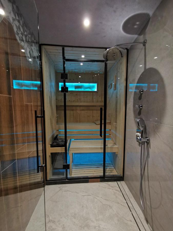 Smart Luxury Penthouse Suites - Private Sauna, Hot-Tub, Home Cinema At The Best Location In Skopje Exterior foto