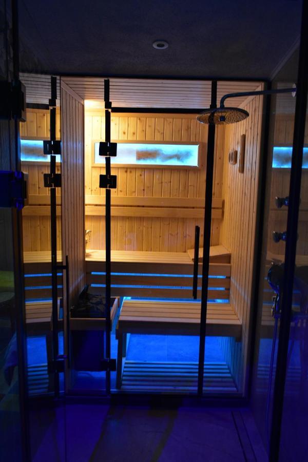 Smart Luxury Penthouse Suites - Private Sauna, Hot-Tub, Home Cinema At The Best Location In Skopje Exterior foto