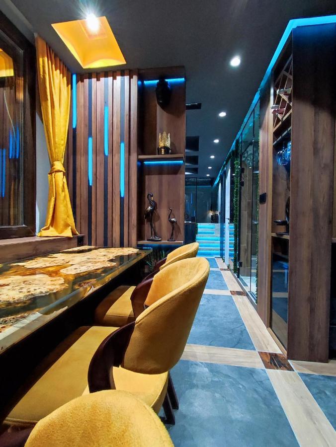 Smart Luxury Penthouse Suites - Private Sauna, Hot-Tub, Home Cinema At The Best Location In Skopje Exterior foto