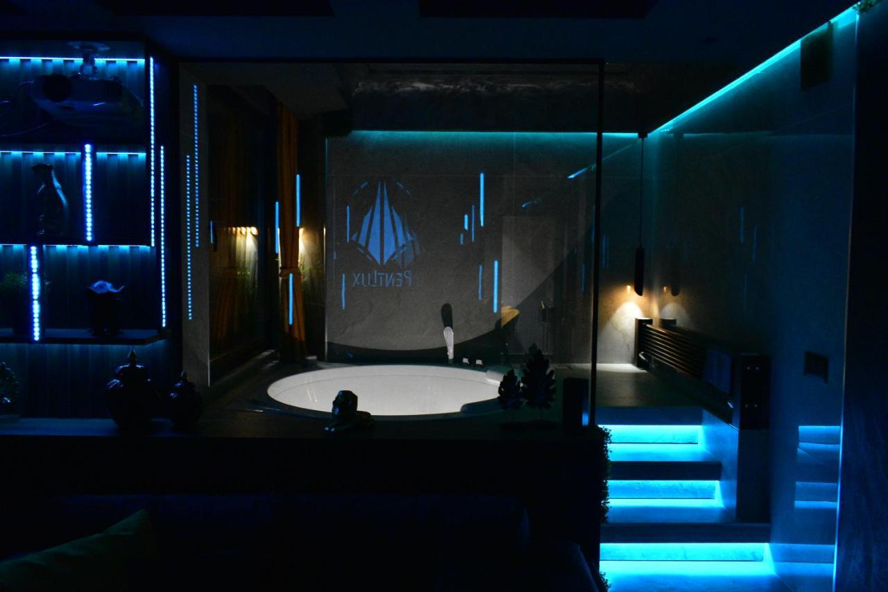 Smart Luxury Penthouse Suites - Private Sauna, Hot-Tub, Home Cinema At The Best Location In Skopje Exterior foto