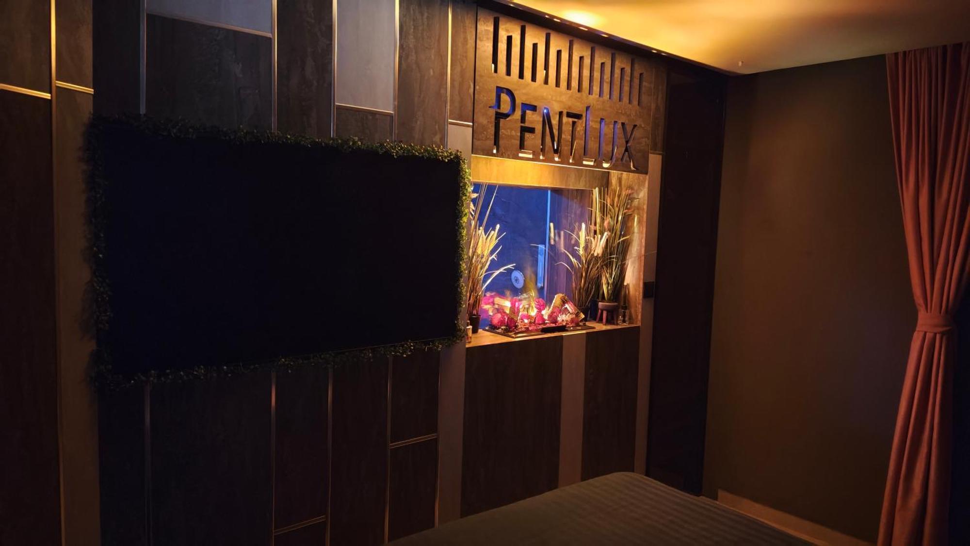 Smart Luxury Penthouse Suites - Private Sauna, Hot-Tub, Home Cinema At The Best Location In Skopje Exterior foto